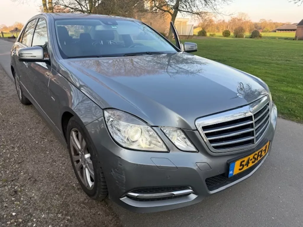 Mercedes-Benz E-Klasse (2011) — foto 1