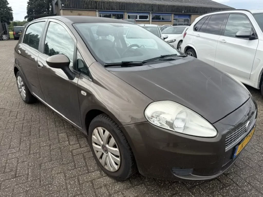 Fiat Grande Punto (2009) — foto 1