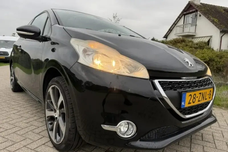 Peugeot 208 (2013)