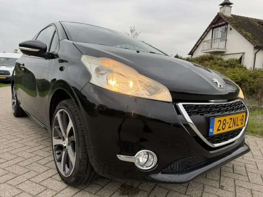Peugeot 208 (2013) — foto 1