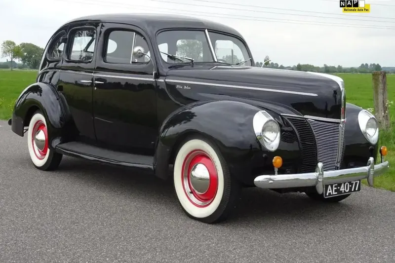 Ford DE LUXE (1940)