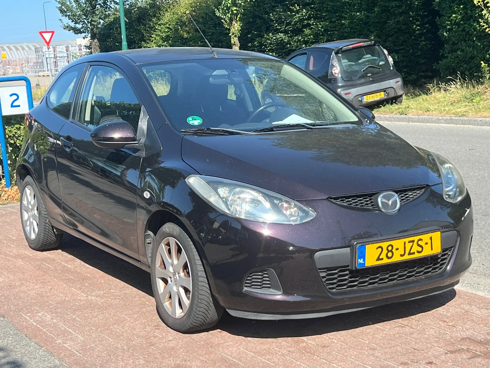 Mazda 2 (2009) — foto 1