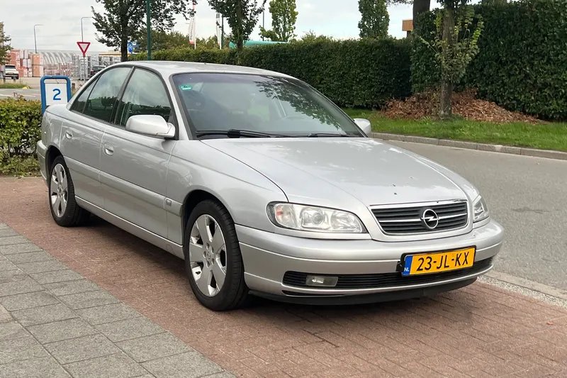 Opel Omega (2002)