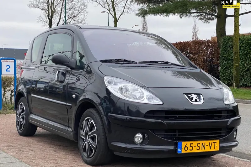 Peugeot 1007 (2006)