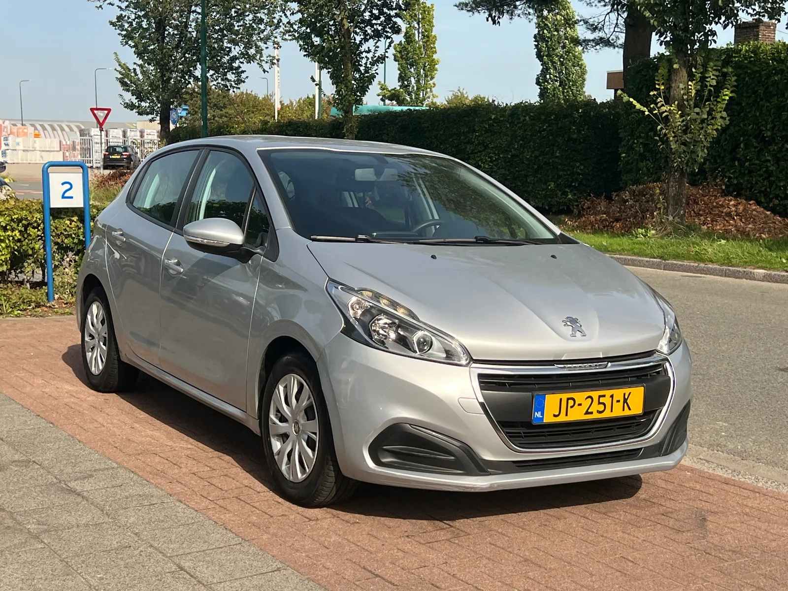 Peugeot 208 (2016) — foto 1