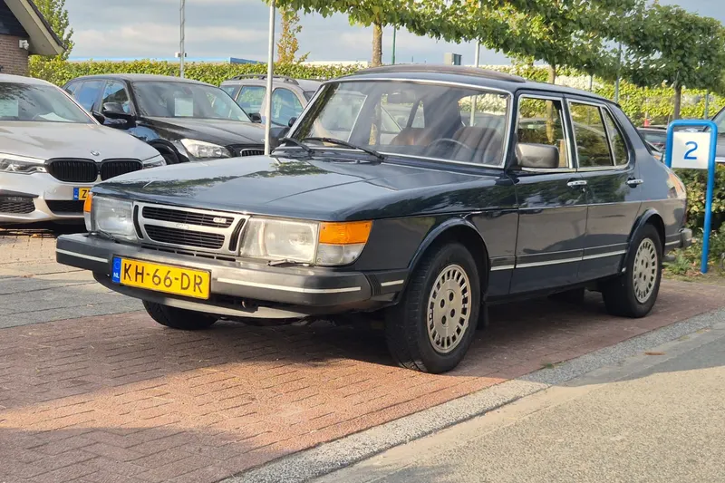Saab 900 (1983)