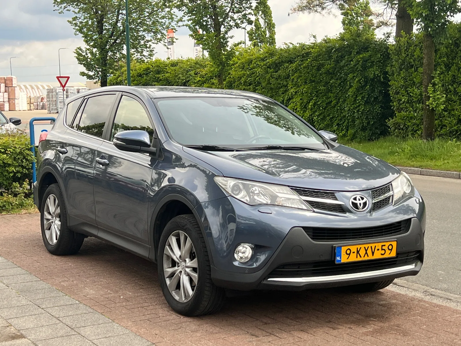 Toyota RAV4 (2013) — foto 1