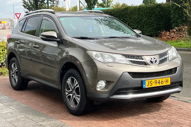 Toyota RAV4 (2015)