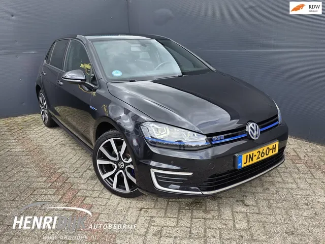 Volkswagen Golf (2015) — foto 1