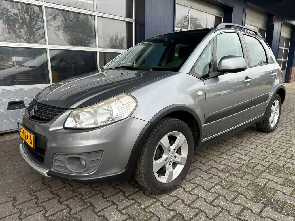 Suzuki SX4 (2011) — foto 1