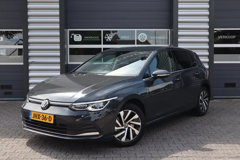 Volkswagen Golf (2023)
