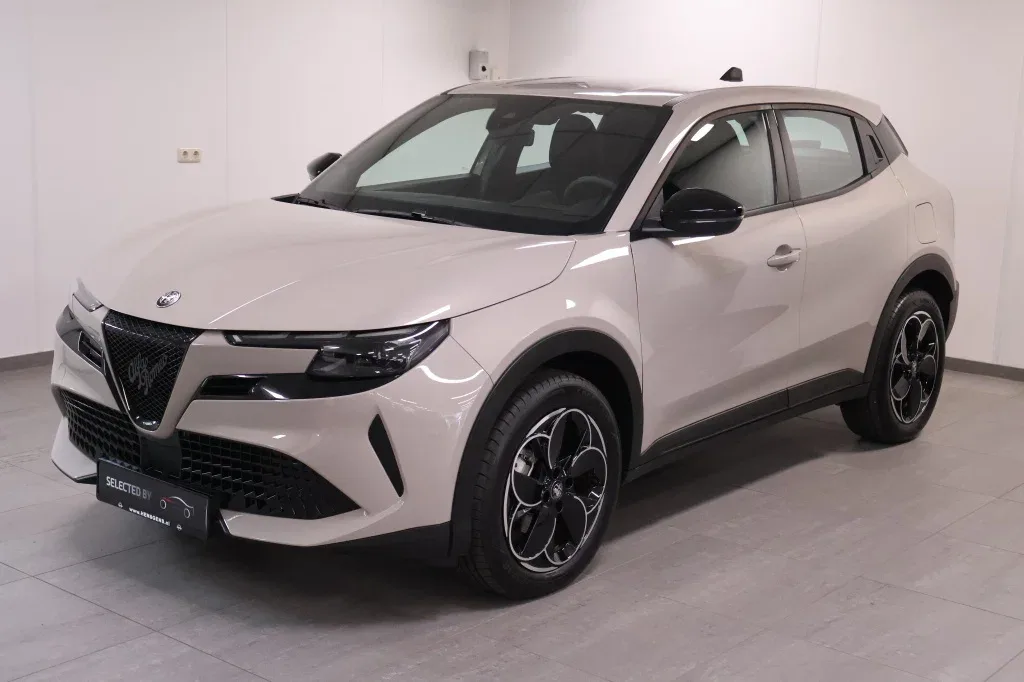 Alfa Romeo Junior (2025) — foto 1