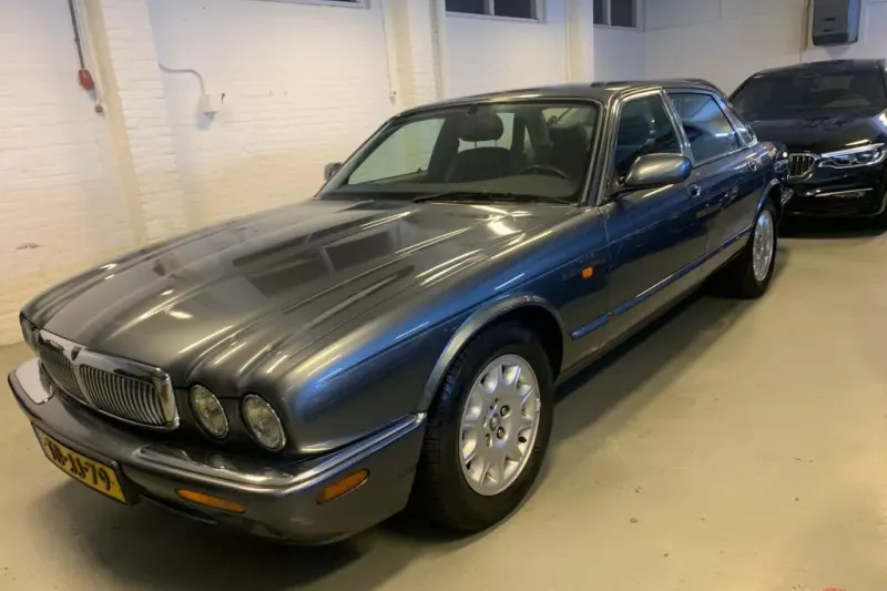 Jaguar XJ (1998)