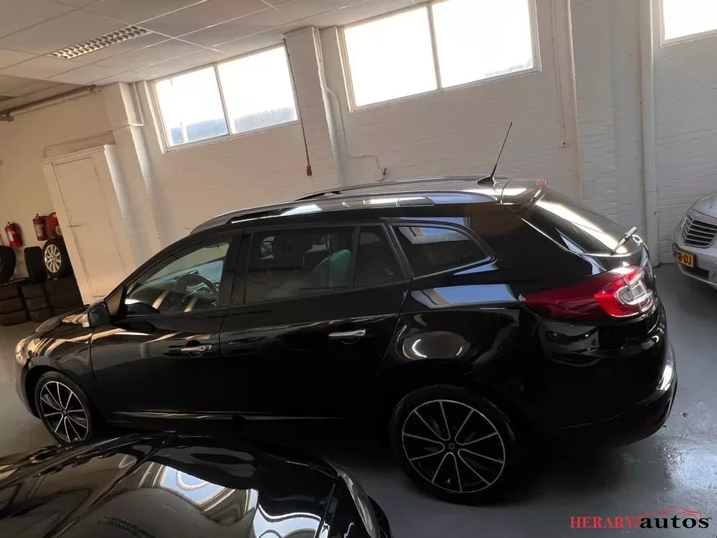 RENAULT MÉGANE 1.5 DCI 110ch GT-LINE - TOIT PANORAMIQUE - CAMÉRA DE RECUL - SEMI-CUIR - GPS - CLIMATISATION