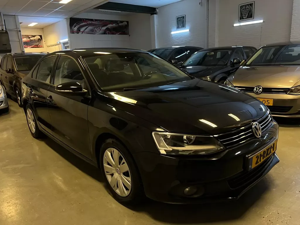 Volkswagen Jetta (2011) — foto 1