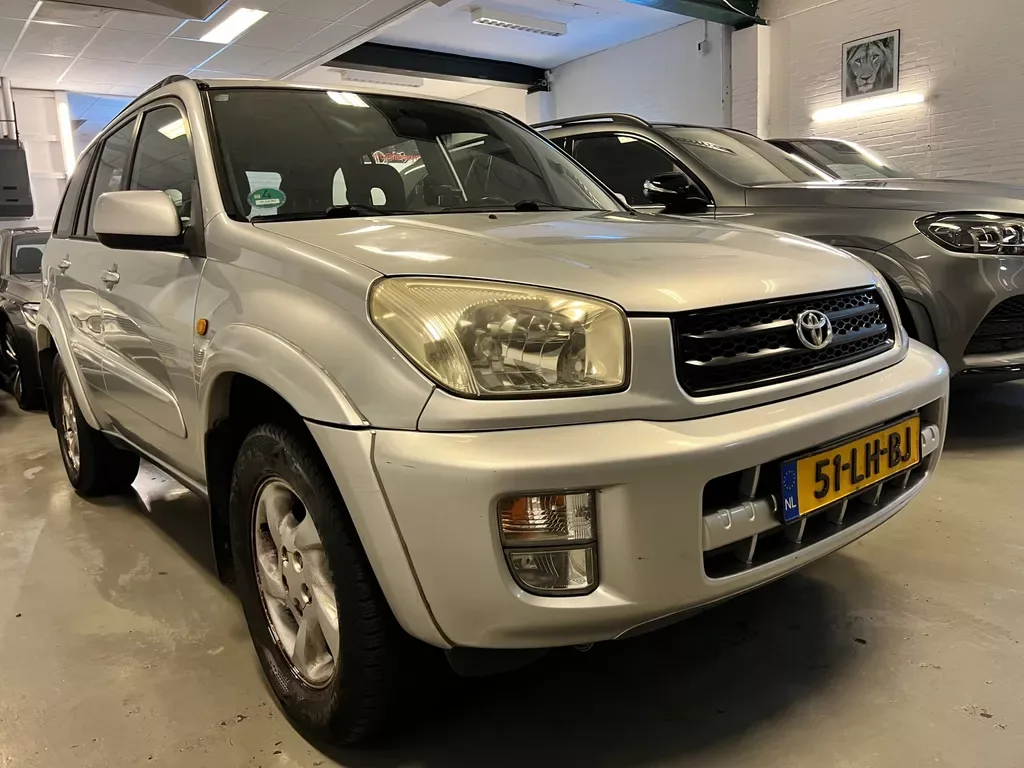 Toyota RAV4 (2003) — foto 1
