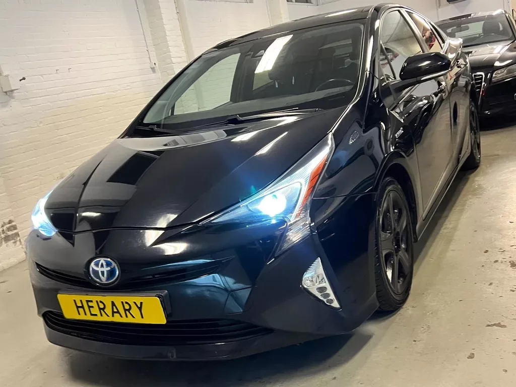 Toyota Prius (2016) — foto 1