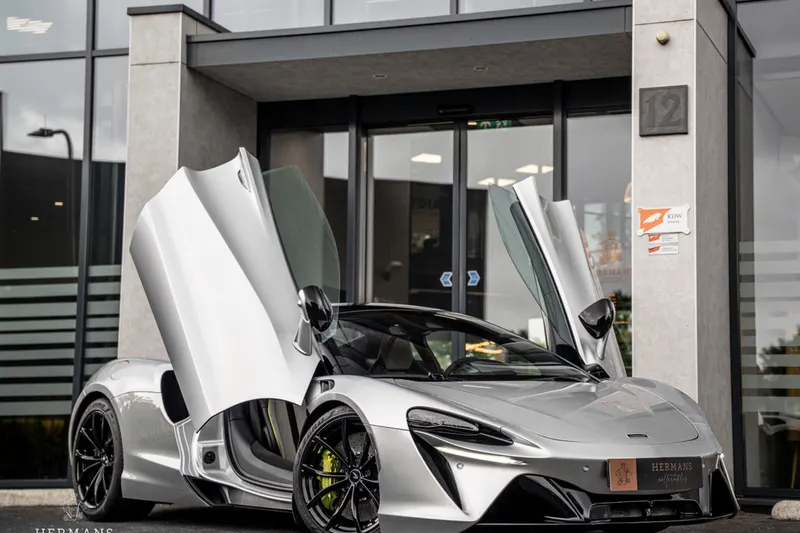 McLaren Artura (2023)