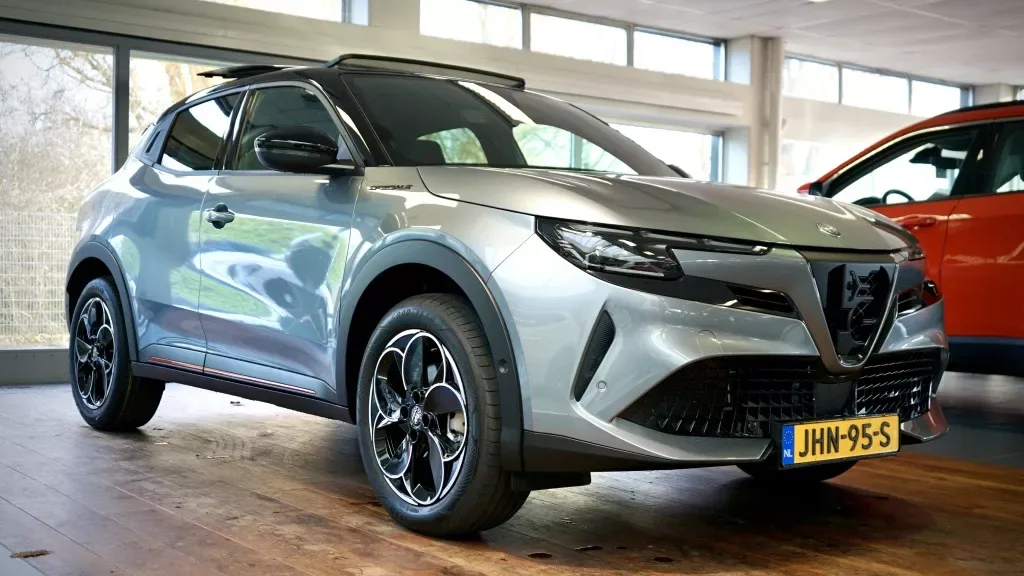 Alfa Romeo Junior (2025) — foto 1
