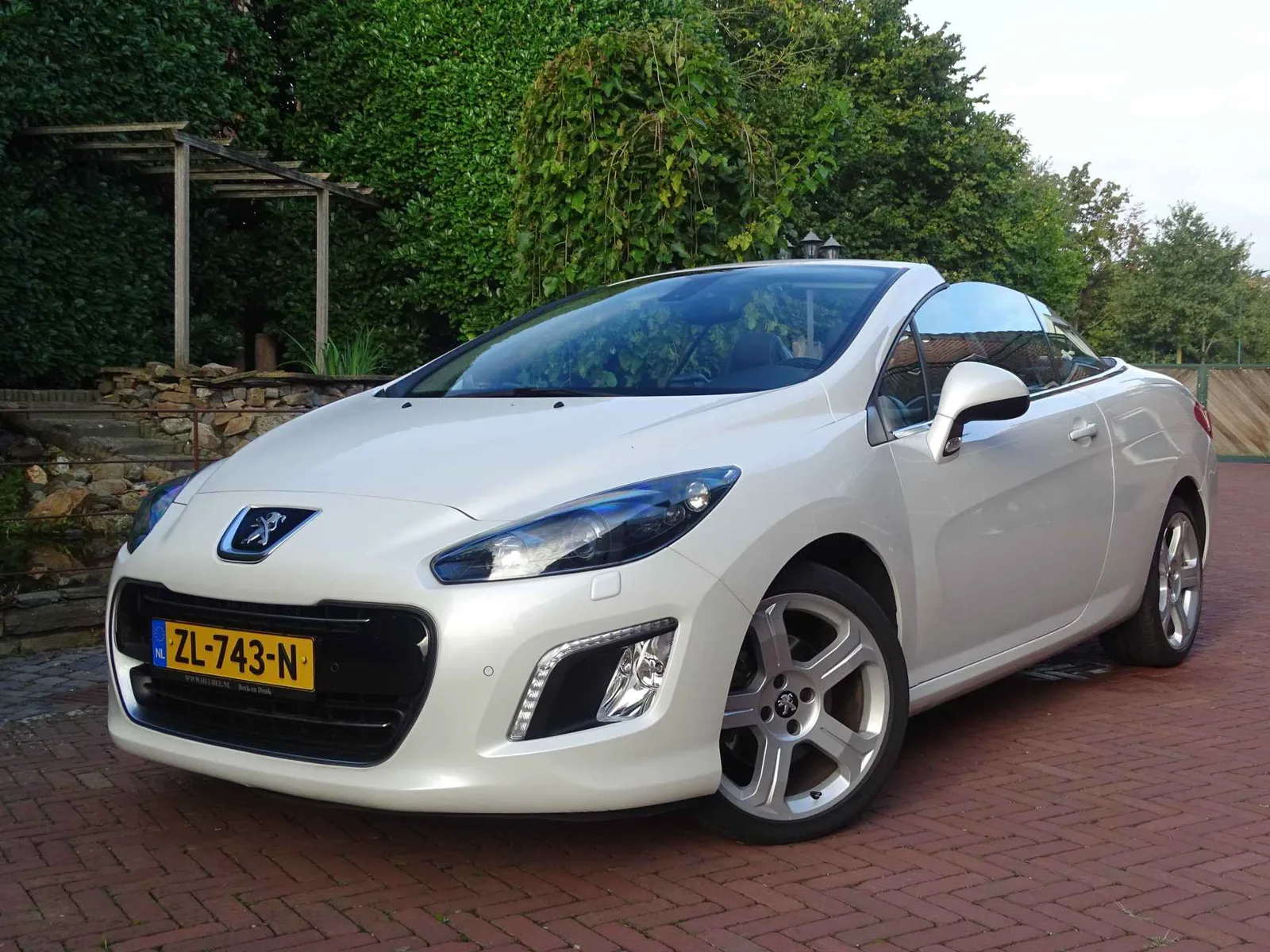 Peugeot 308 (2015) — foto 1