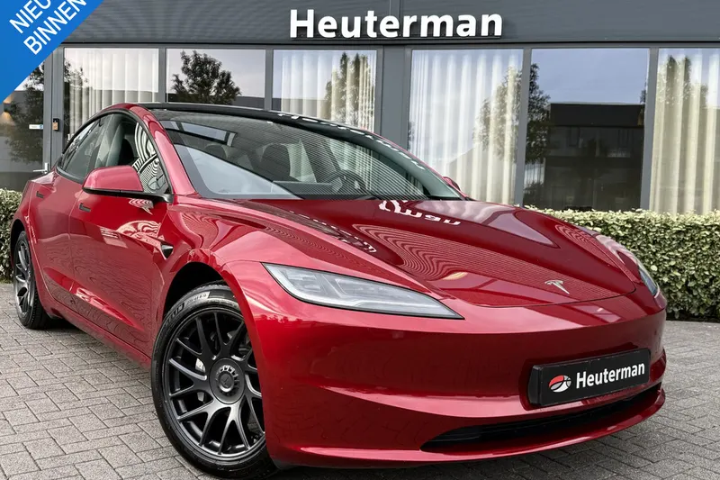 Tesla Model 3 (2023)