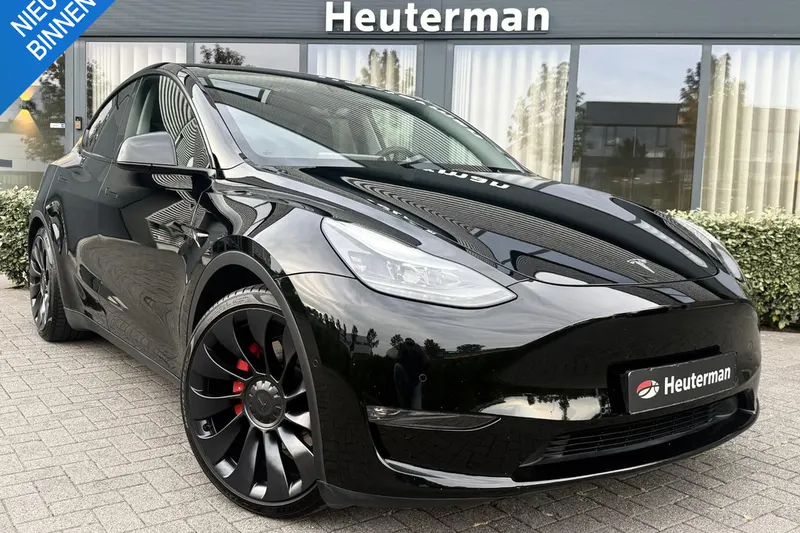Tesla Model Y (2022)