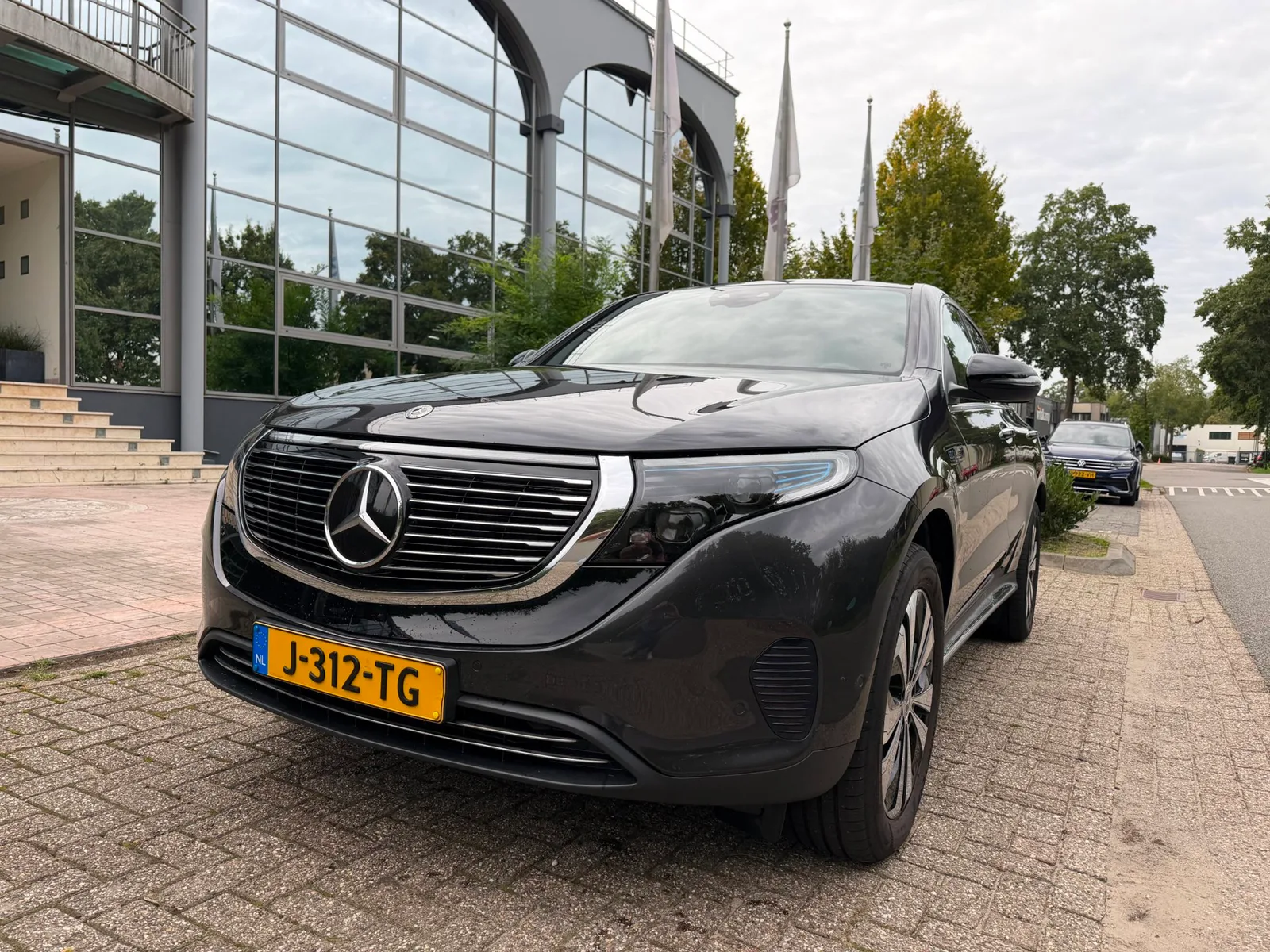 Mercedes-Benz EQC (2020) — foto 1