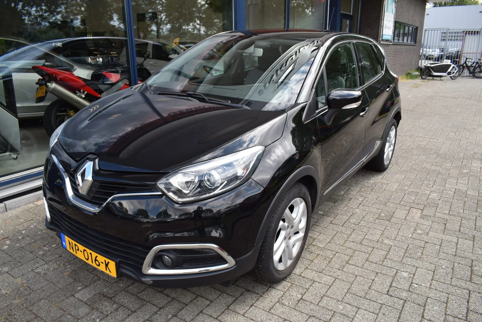 Renault Captur (2016) — foto 1