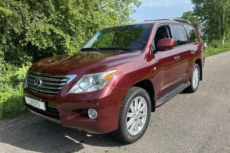 Lexus LX (2008)