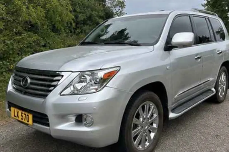 Lexus LX (2009)