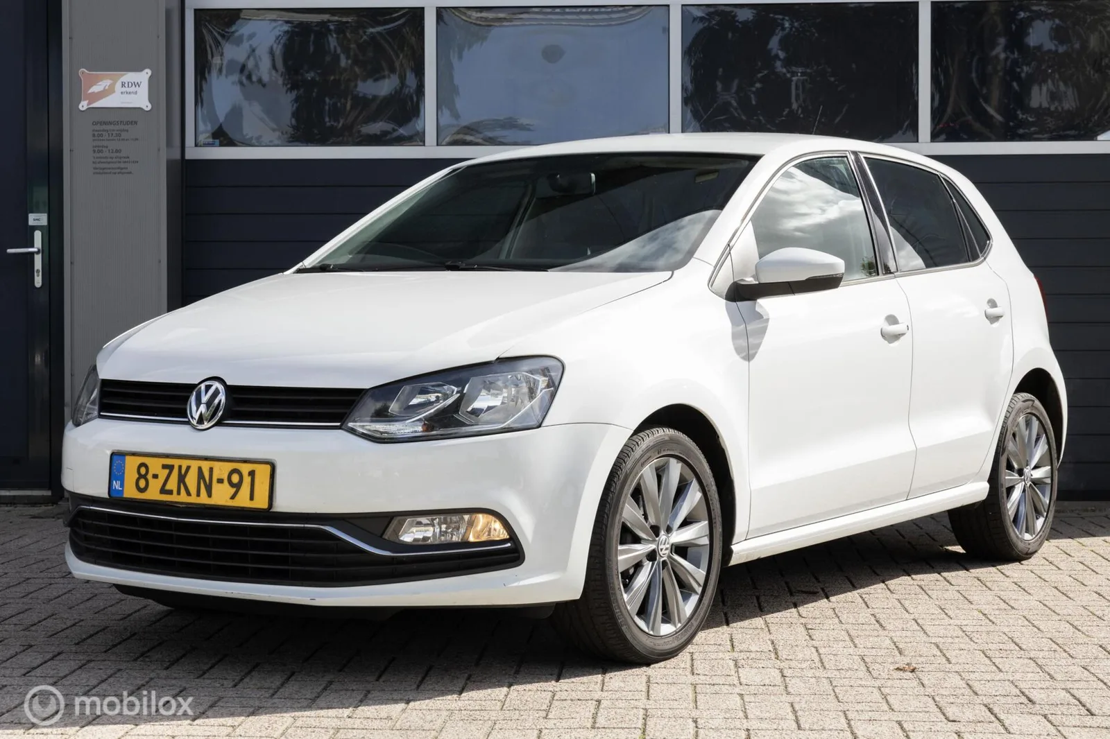 Volkswagen Polo (2015) — foto 1