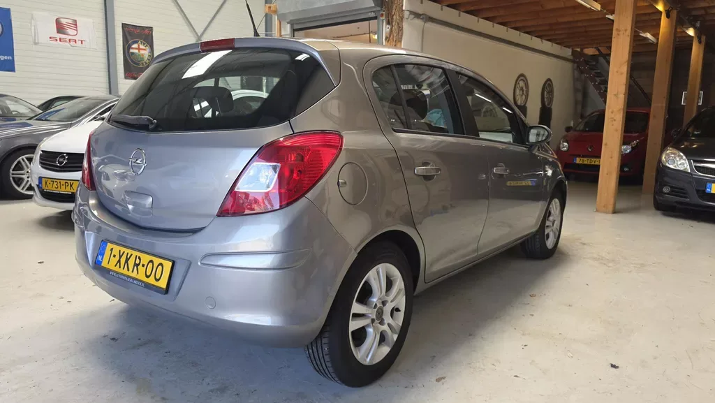 Opel Corsa (2012) — foto 1
