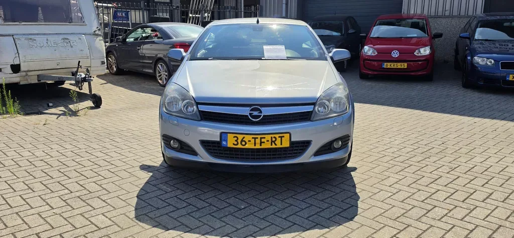Opel Astra (2006) — foto 1