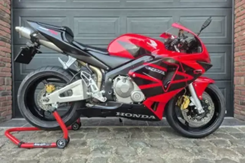 Honda CBR600RR (2004)