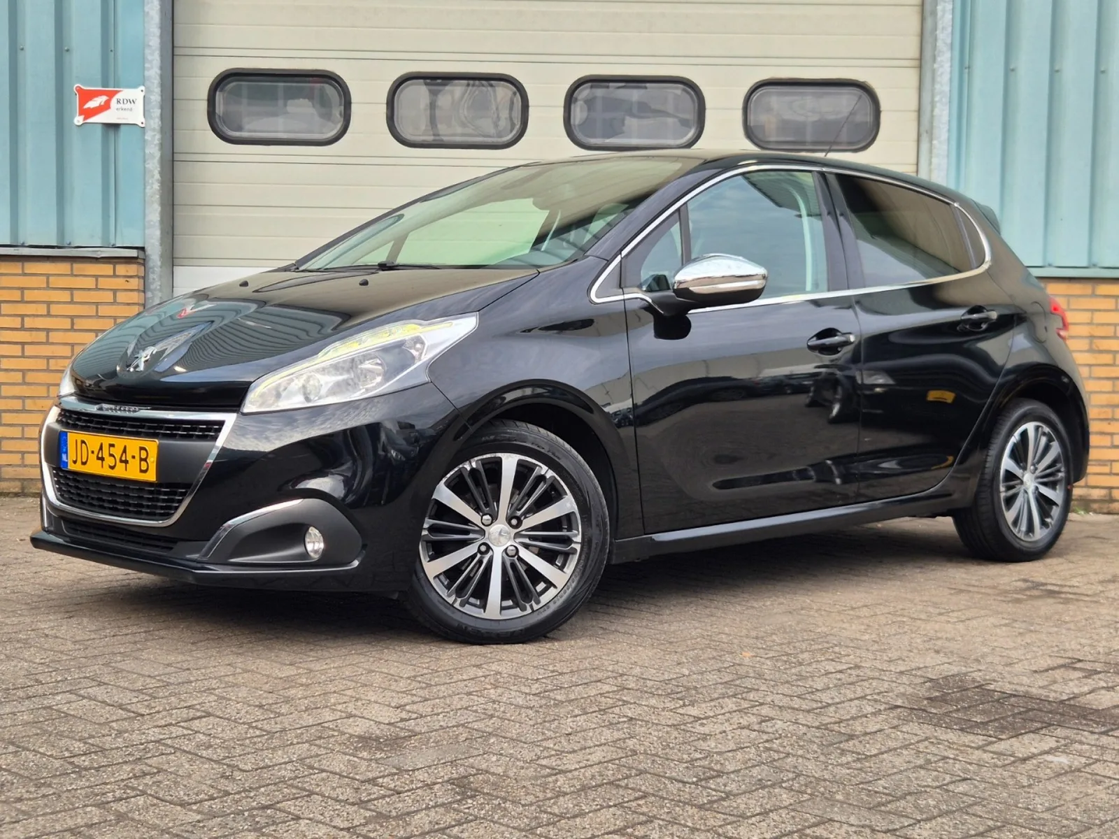 Peugeot 208 (2016) — foto 1