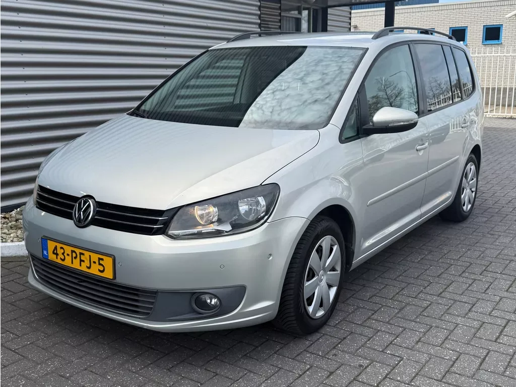 Volkswagen Touran (2011) — foto 1