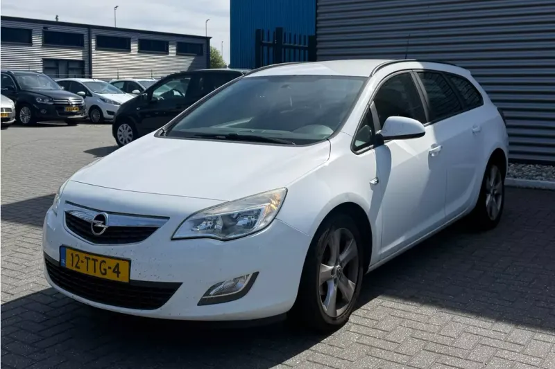 Opel Astra (2012)