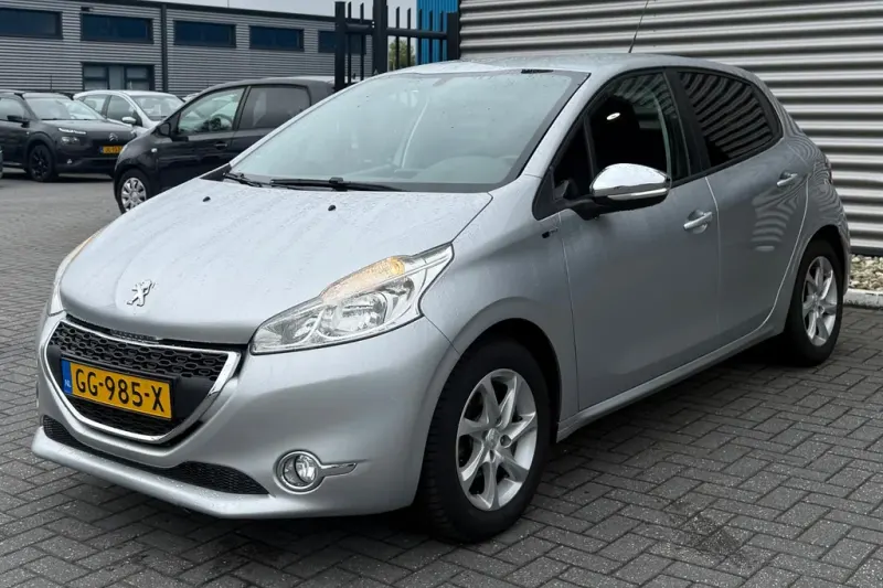 Peugeot 208 (2015)