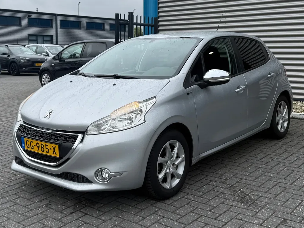 Peugeot 208 (2015) — foto 1
