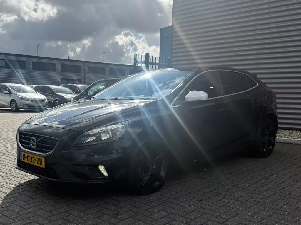 Volvo V40 (2016) — foto 1
