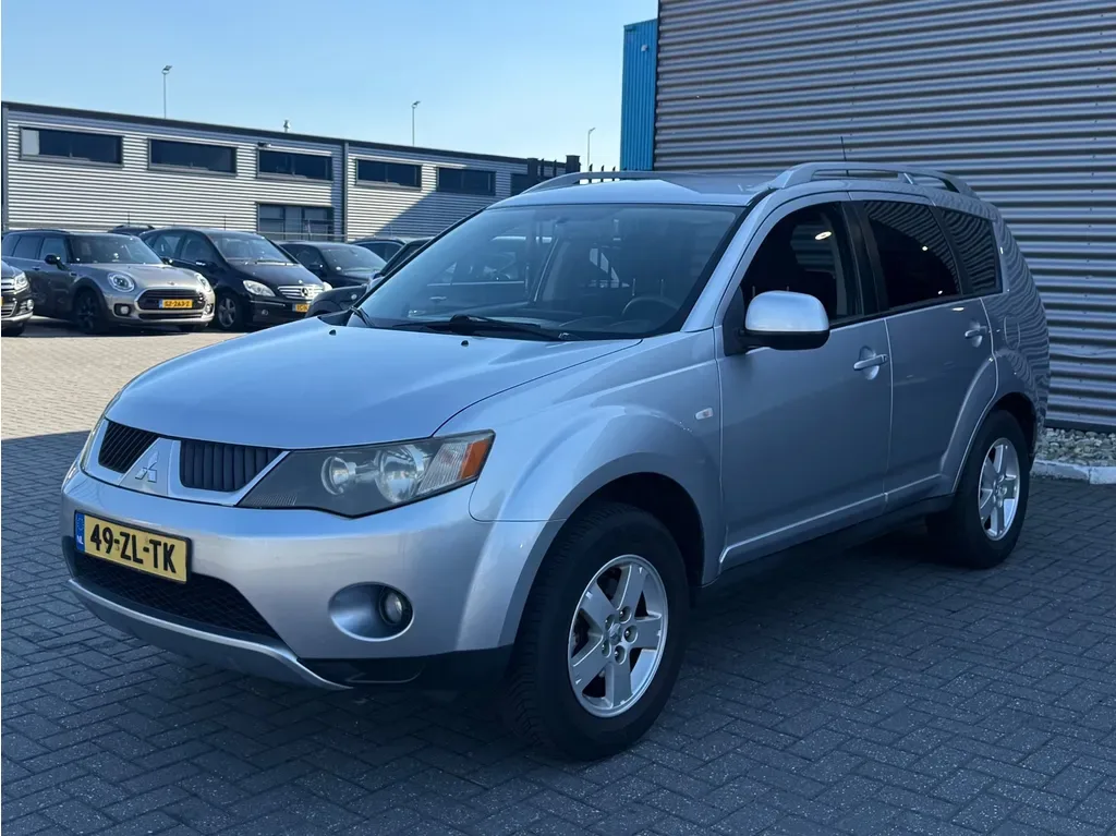 Mitsubishi Outlander (2008) — foto 1
