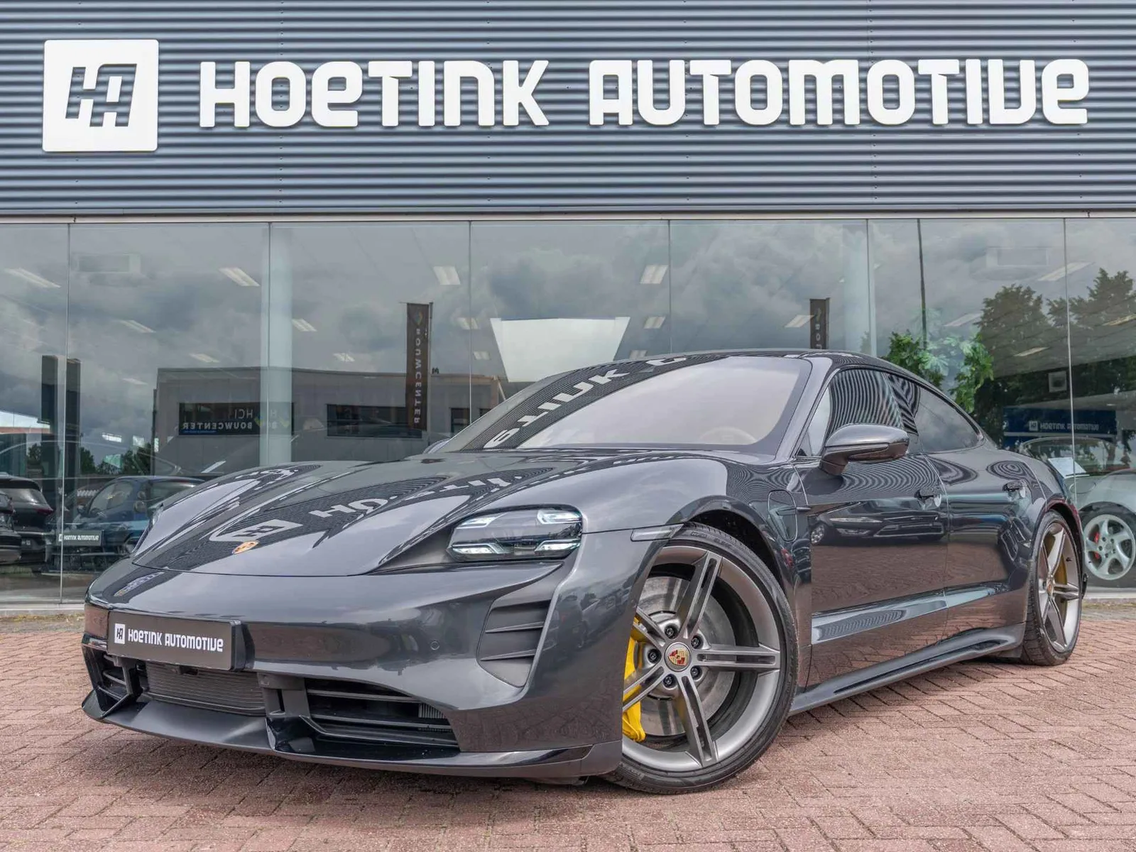 Porsche Taycan (2020) — foto 1