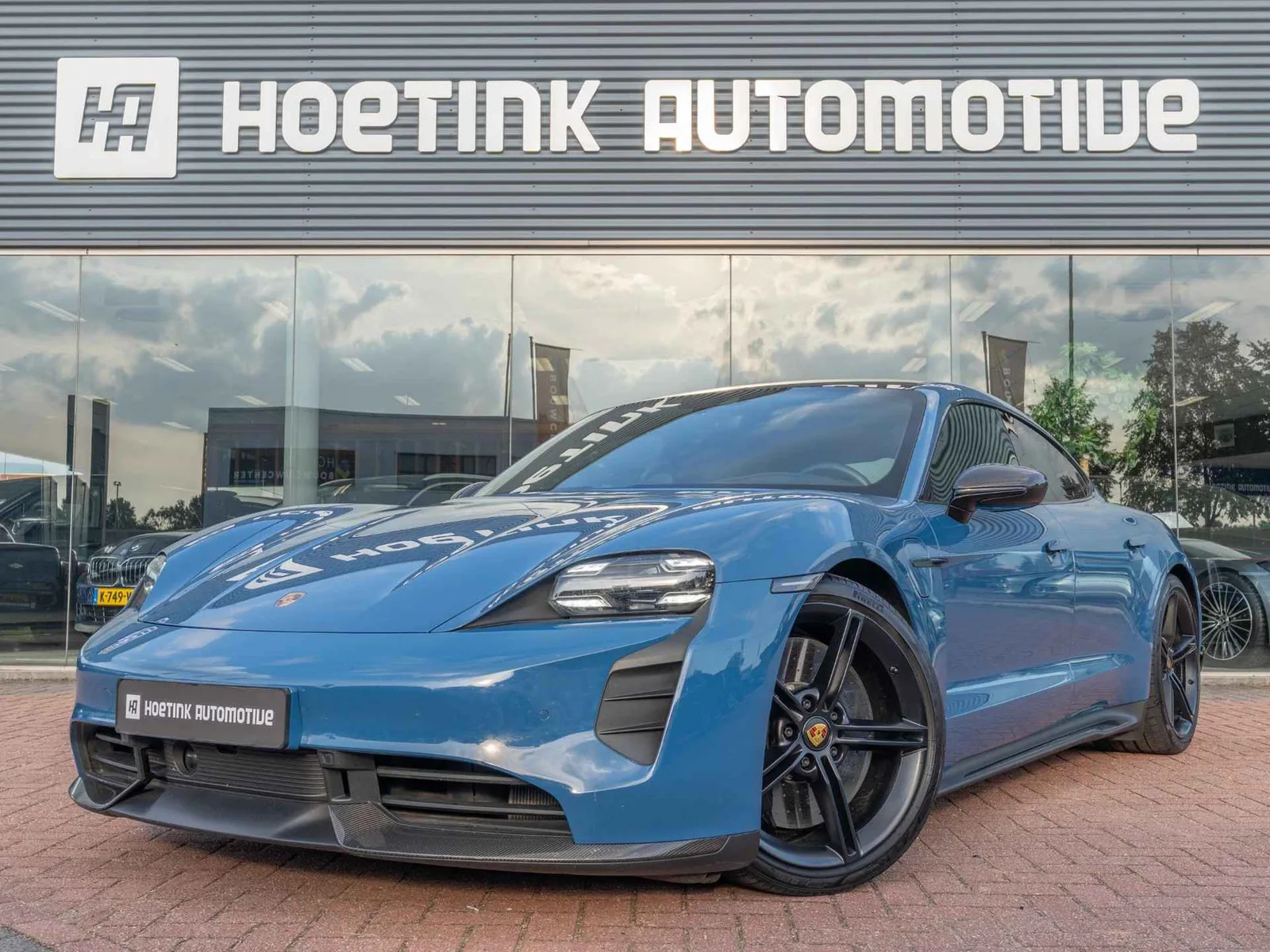 Porsche Taycan (2021) — foto 1