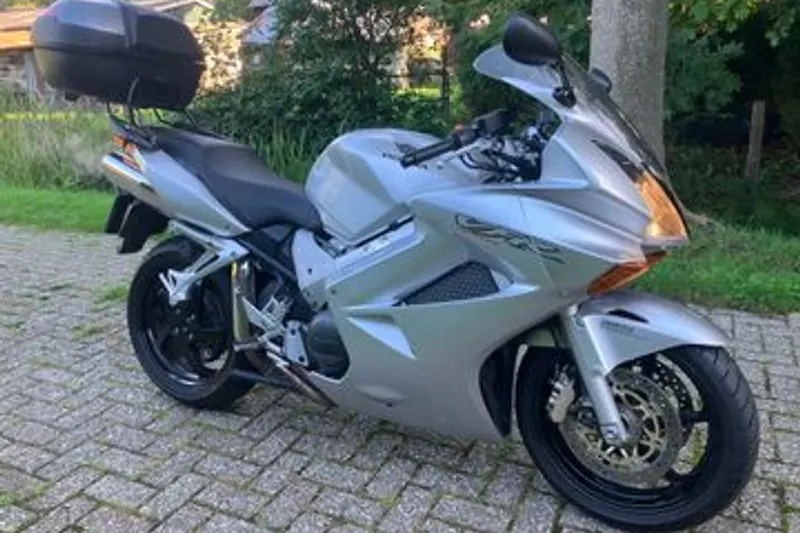 Honda VFR 800F V TEC (2002)