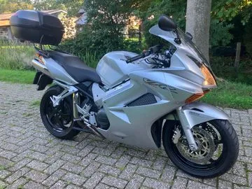 Honda VFR 800F V TEC (2002) — foto 1