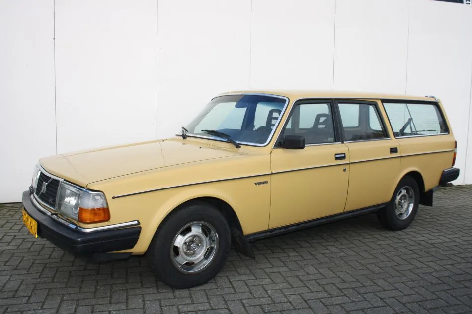 Volvo 245 (1981) — foto 1