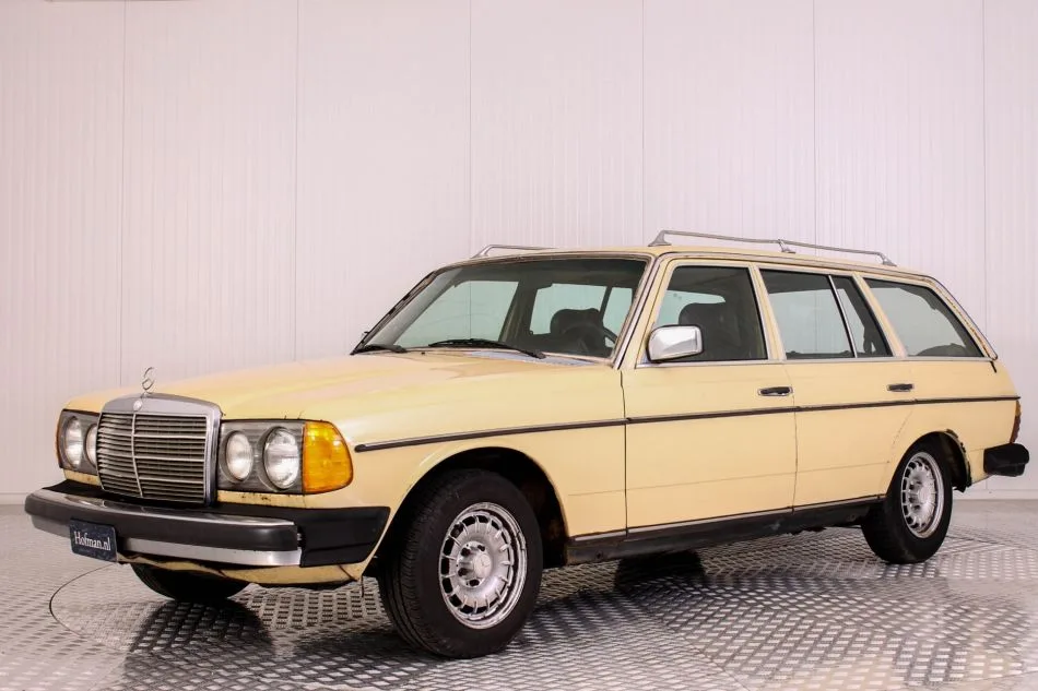 Mercedes-Benz 200-Serie (1979) — foto 1