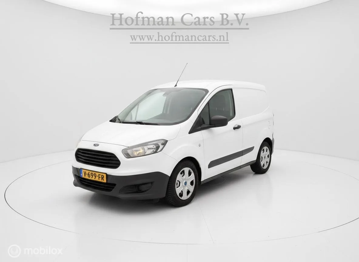 Ford Transit Courier (2017) — foto 1
