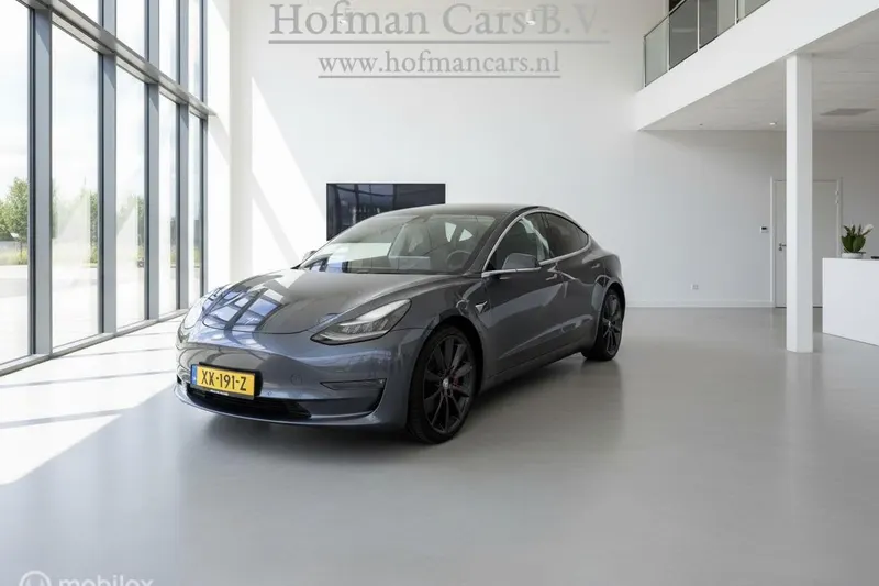 Tesla Model 3 (2019)