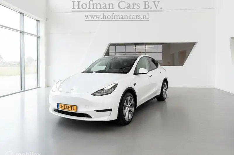 Tesla Model Y (2023)